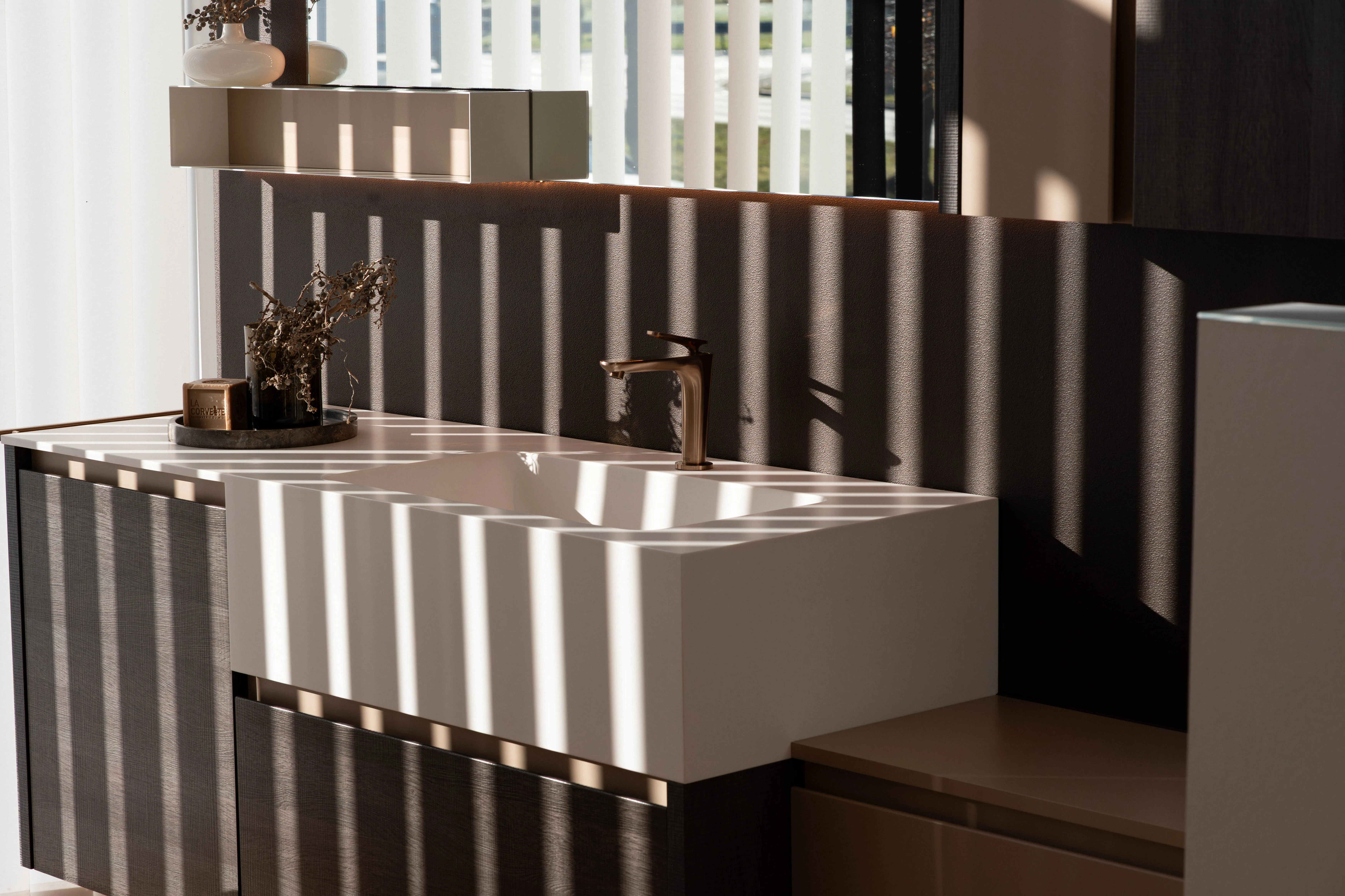 Zirkelbach-Austellung-Waschtisch-Schatten