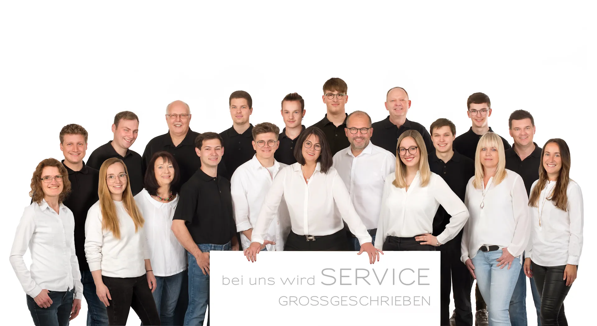 Header mit Teamfoto von Zirkelbach.