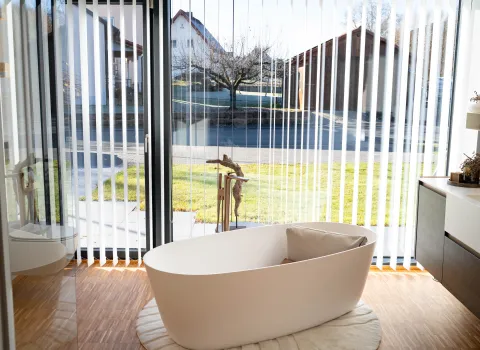 Ausstellung Zirkelbach Badewanne weiß